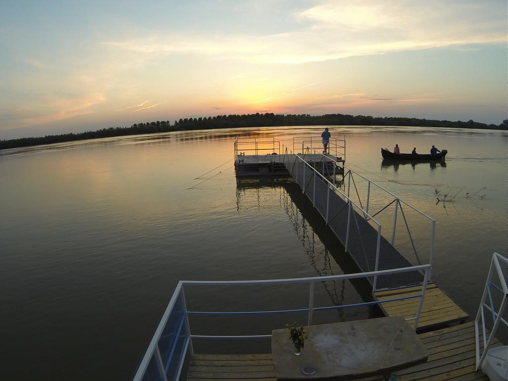 Delta Pontoon Hotel มาห์มูเดีย ภายนอก รูปภาพ