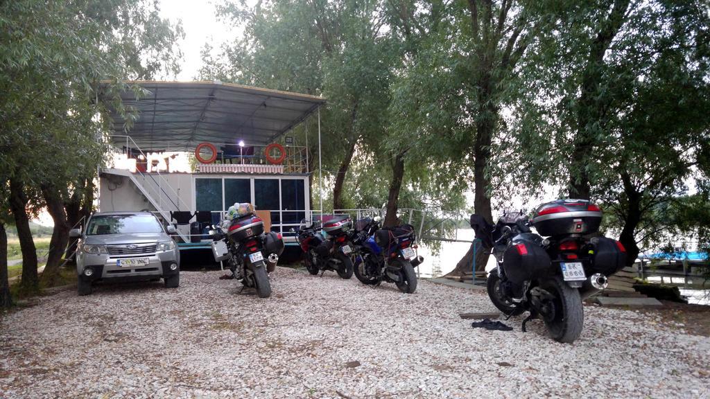 Delta Pontoon Hotel มาห์มูเดีย ภายนอก รูปภาพ