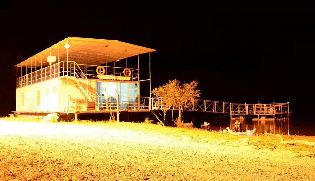 Delta Pontoon Hotel มาห์มูเดีย ภายนอก รูปภาพ